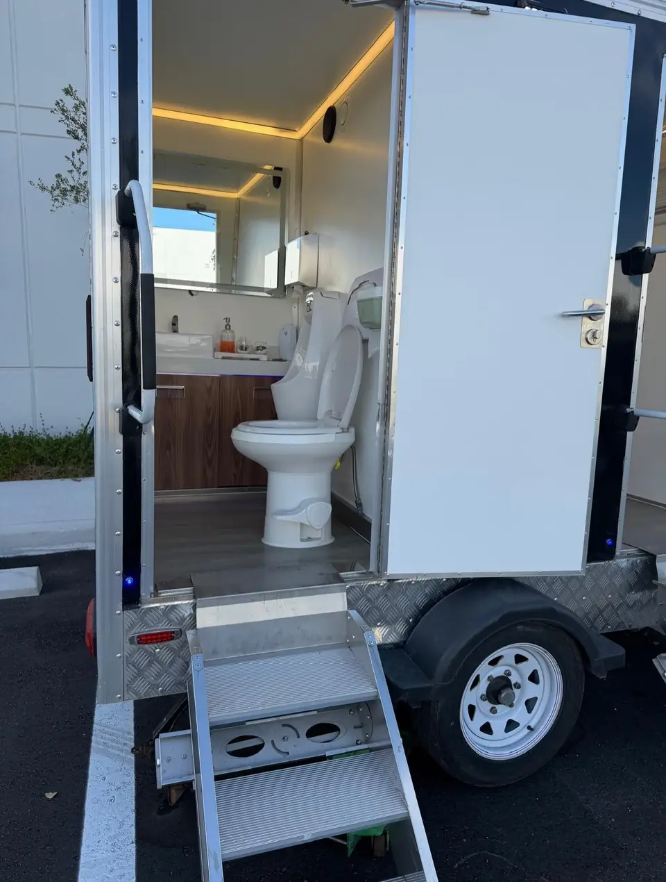 Lit trailer steps